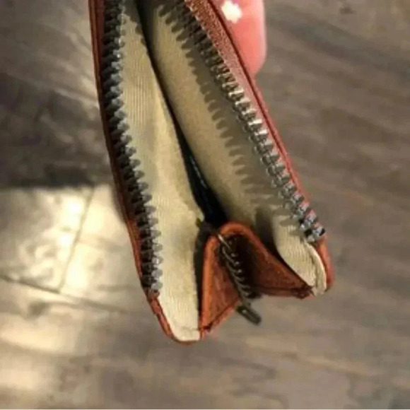 American Leather Co.  Portland wallet -key chain - ID holder -brandy tooled - Picture 4 of 6